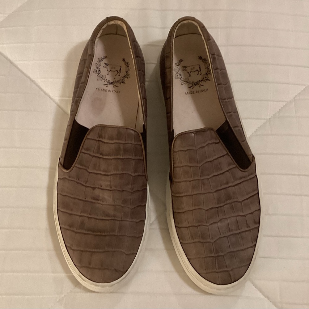 Authentic Del Toro men’s slip-ons
